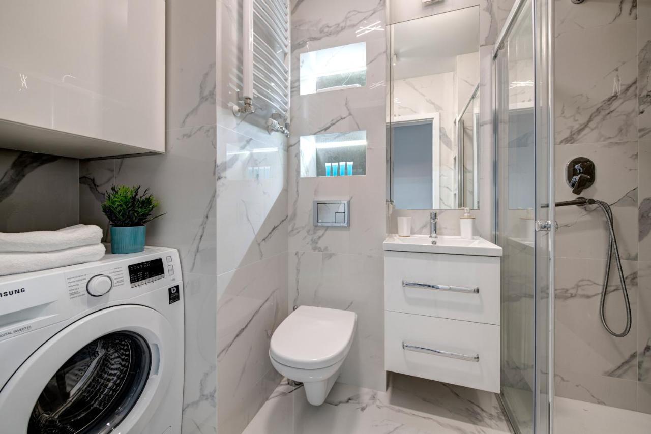 Live & Travel Apartments - Waterlane Island Gdansk Bagian luar foto